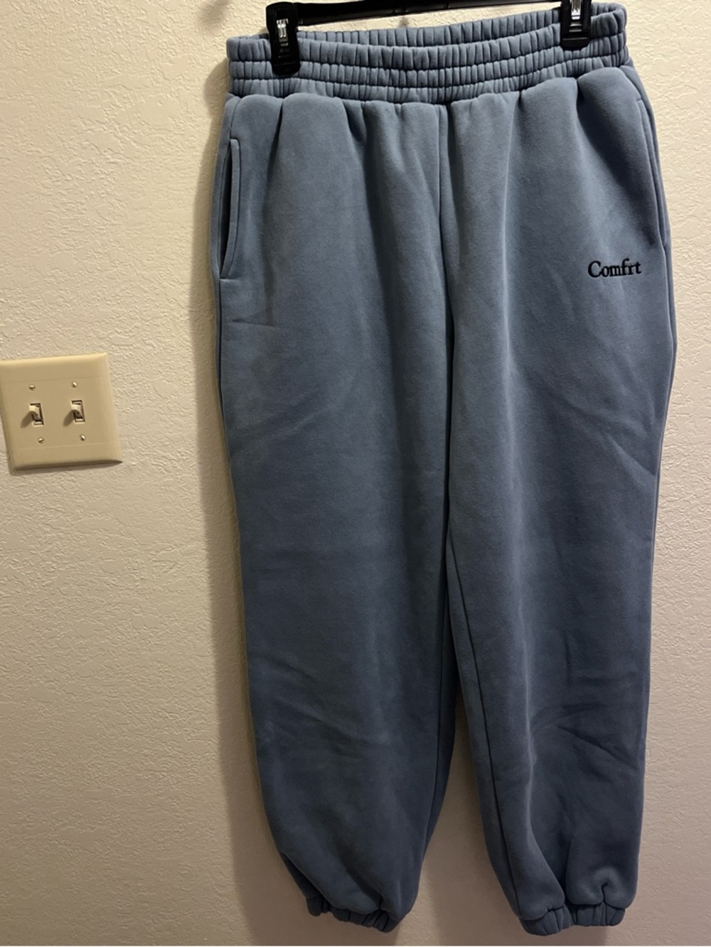 Comfrt Women Wolf Gray Fleece Jogger Pants
Weighted Material 
Hug-like feeling